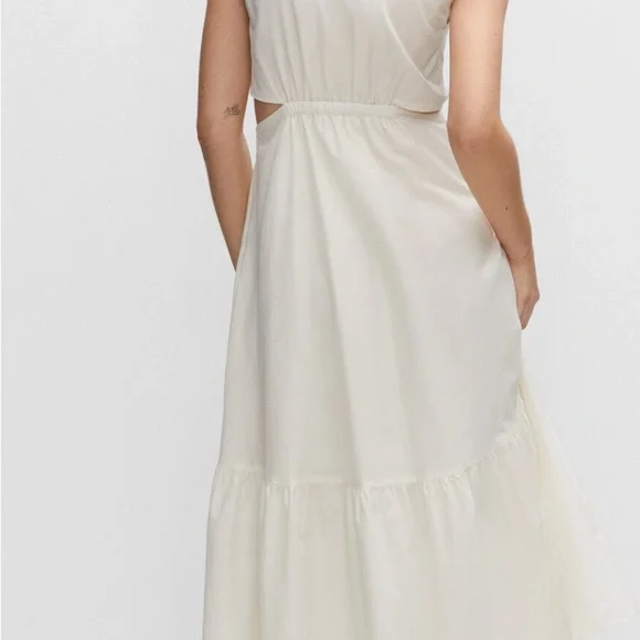 Elegant Cream Sleeveless Dress - Picture 6 of 7